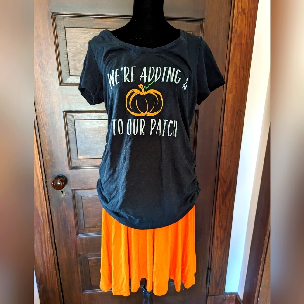 Full outfit: Oct due date pregnancy announcement outfit